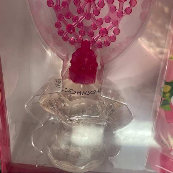 BETSEY JOHNSON 2 piece Gift Set 3.4 oz EDP , 6.7 Body Lotion New In Box - Picture 3 of 4